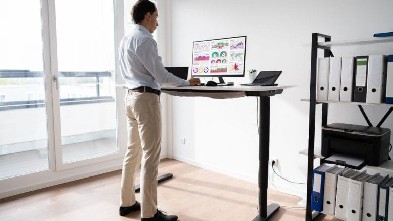 Battle Of Standing Desks: Topsky VS Vivo
