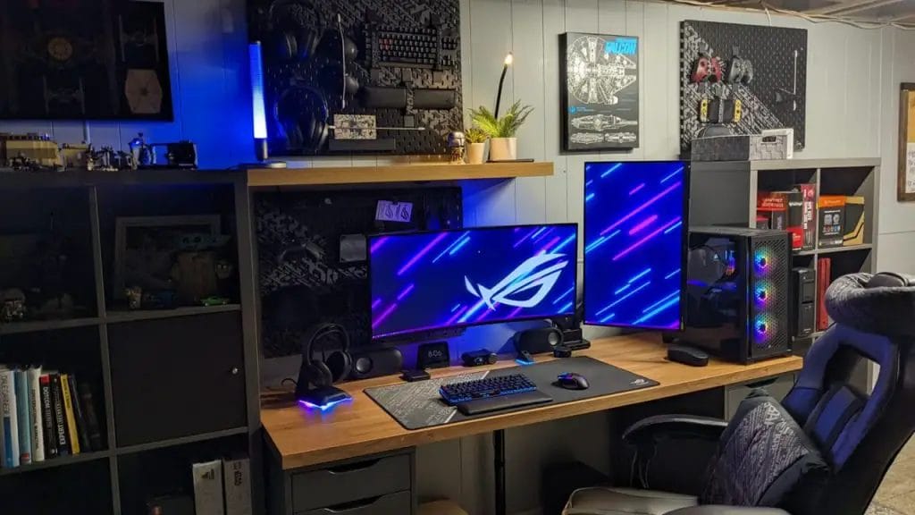 Should Dual Monitors Be Angled? [Or Not]