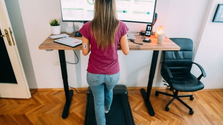 Standing Desk Vs Treadmill Desk [Which One’s Better]